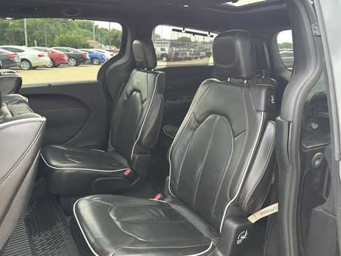 Used 2018 Chrysler Pacifica Limited w/ Advanced Safetytec Group FWD image 34