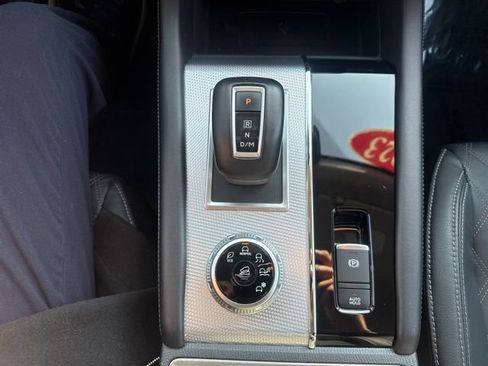 Used 2023 Mitsubishi Outlander SEL image 18