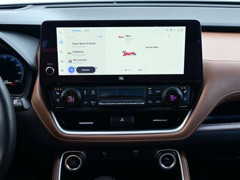 Used 2025 Toyota Grand Highlander AWD image 22