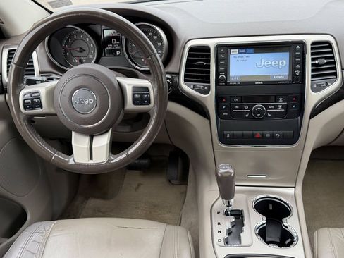 Used 2011 Jeep Grand Cherokee Laredo AWD/4WD image 16