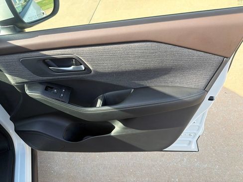 Used 2021 Nissan Rogue SV FWD image 35