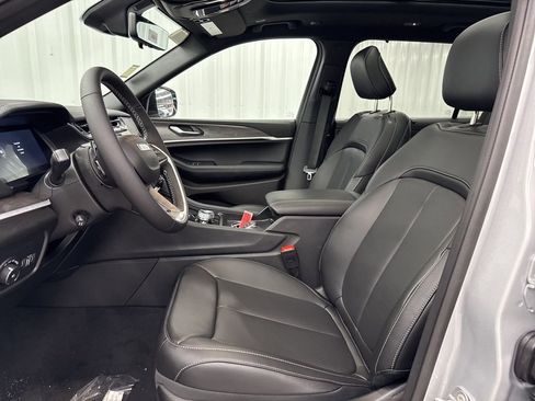 New 2025 Jeep Grand Cherokee L Limited w/ Luxury Tech Group II AWD/4WD image 17