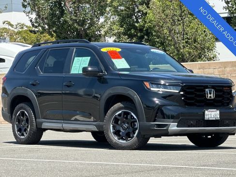 Certified 2025 Honda Pilot TrailSport image 2