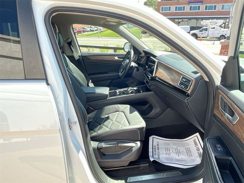 Used 2024 Volkswagen Atlas SE image 44