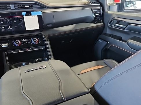 Used 2024 GMC Sierra 2500 AT4 image 24