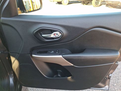 Used 2025 Jeep Grand Cherokee Limited w/ Black Appearance Package image 19