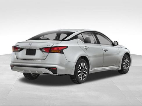 Used 2024 Nissan Altima 2.5 SV FWD image 30