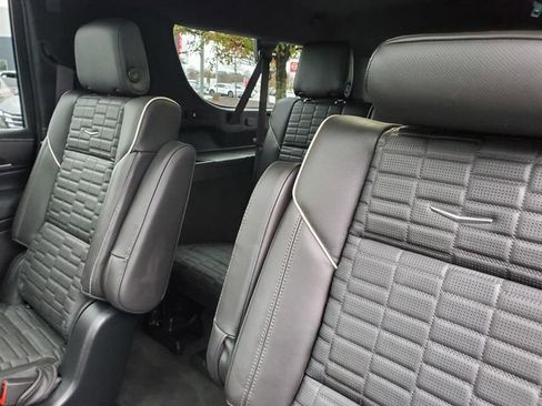 Used 2024 Cadillac Escalade ESV Premium Luxury Platinum w/ Heavy-Duty Trailer Package image 11