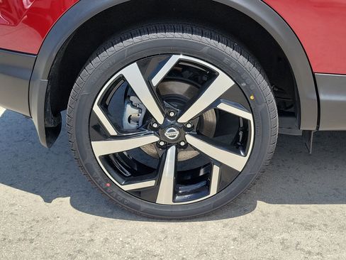 Used 2021 Nissan Rogue Sport SL w/ Premium Package FWD image 9