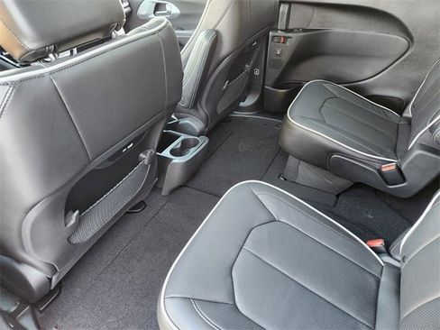New 2026 Chrysler Pacifica Limited image 21