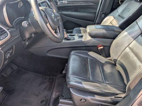 Used 2017 Jeep Grand Cherokee Overland AWD/4WD image 7