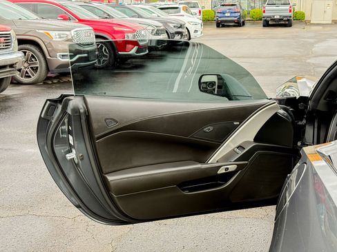 Used 2017 Chevrolet Corvette Stingray Coupe w/ 1LT RWD image 22