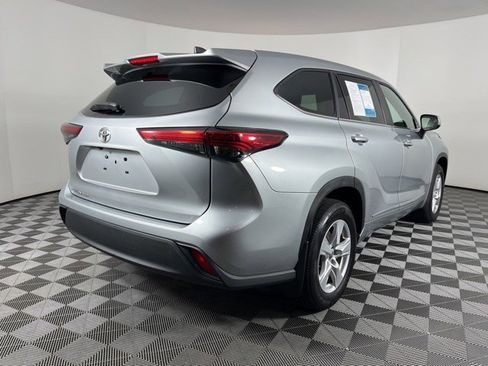 Used 2023 Toyota Highlander L FWD image 8
