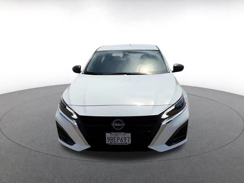 Used 2025 Nissan Altima 2.5 SV FWD image 8