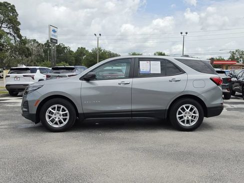 Used 2023 Chevrolet Equinox LS w/ LS Convenience Package FWD image 2
