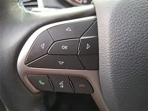 Certified 2019 Jeep Grand Cherokee Laredo image 22