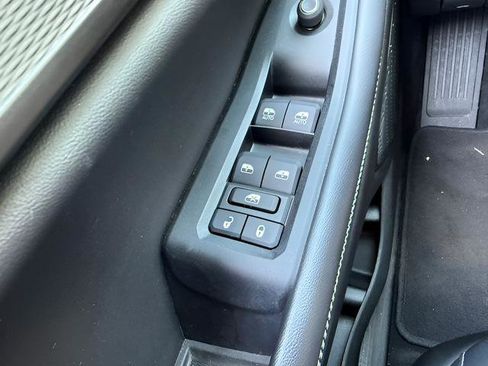 Used 2023 Jeep Grand Cherokee Laredo AWD/4WD image 19