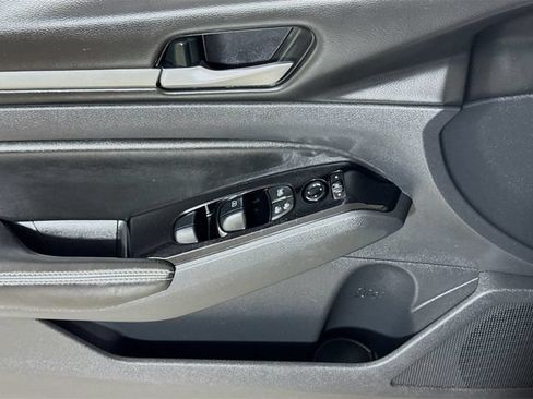 Used 2023 Nissan Altima 2.5 SV FWD image 15