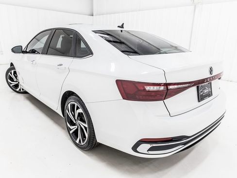 Used 2025 Volkswagen Jetta SEL FWD image 6