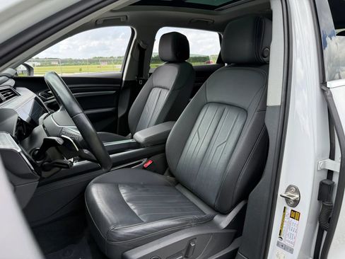 Used 2022 Audi e-tron Premium AWD/4WD image 29
