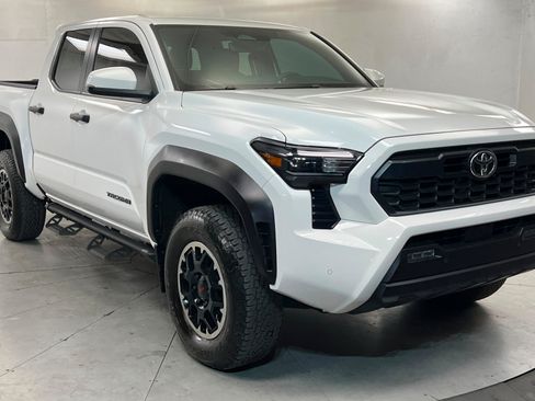 Certified 2024 Toyota Tacoma TRD Off-Road w/ TRD Off Road Upgrade Package AWD/4WD image 8
