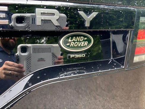 Used 2023 Land Rover Discovery HSE R-Dynamic AWD/4WD image 10