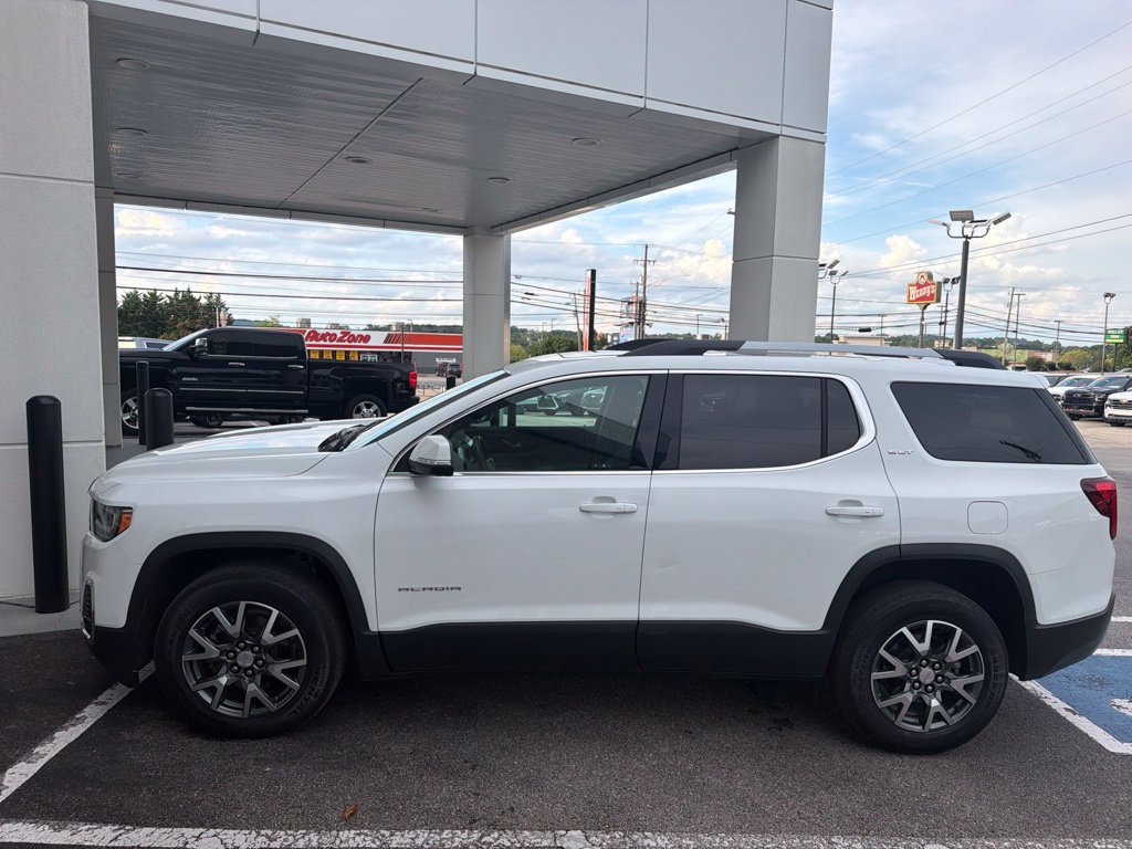 Certified 2023 GMC Acadia SLT w/ Technology Package AWD/4WD image 2