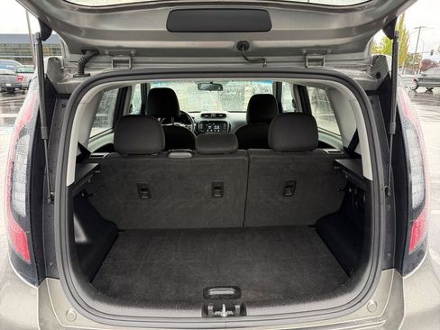 Used 2018 Kia Soul + FWD image 22