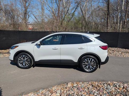 Used 2020 Ford Escape Titanium image 2