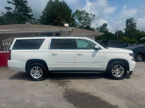Used 2015 Chevrolet Suburban LT RWD image 3