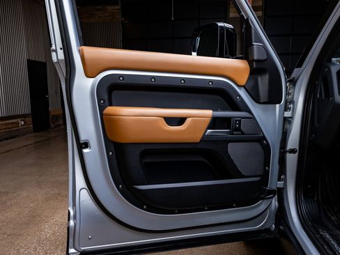 Used 2023 Land Rover Defender 110 X image 31