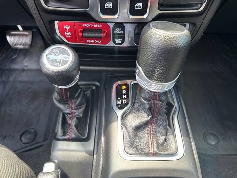 Used 2023 Jeep Wrangler Rubicon w/ LED Lighting Group AWD/4WD image 30