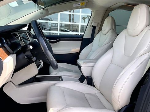 Used 2018 Tesla Model X 75D image 2