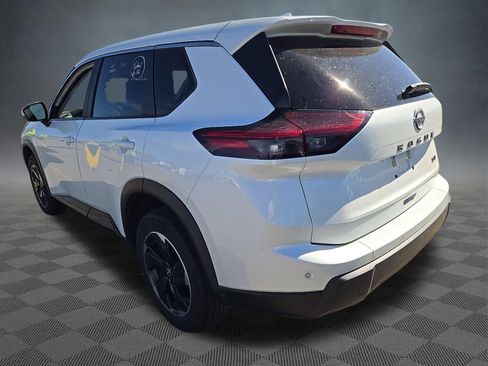 Used 2024 Nissan Rogue SV FWD image 2