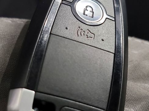 Used 2020 Ford Escape SE image 31