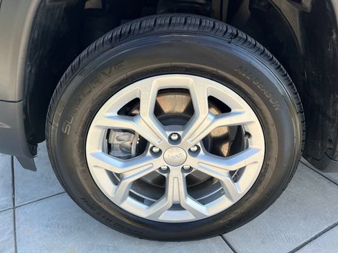 Used 2024 Jeep Compass Latitude AWD/4WD image 23