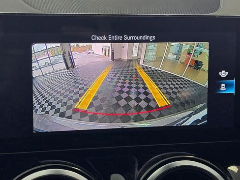 Used 2023 Mercedes-Benz GLB 250 4MATIC image 35