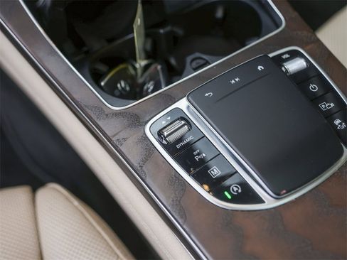 Used 2020 Mercedes-Benz GLC 300 image 24