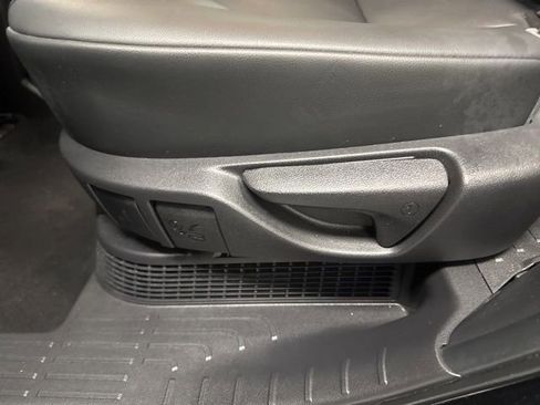 Used 2022 Toyota Highlander XLE image 21