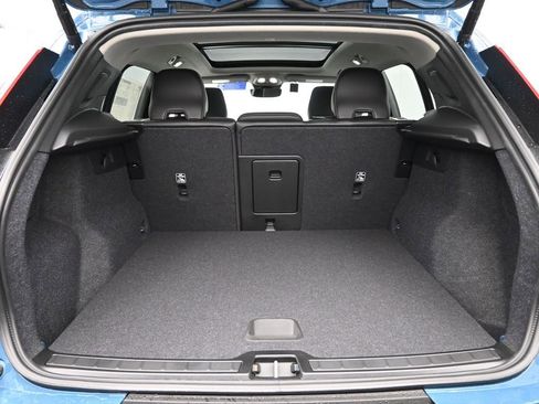 New 2025 Volvo XC40 B5 Core w/ Climate Package image 26