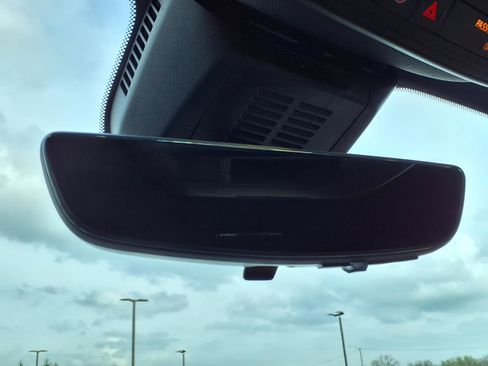 Used 2025 Chevrolet Equinox ACTIV w/ Safety and Technology Package image 16