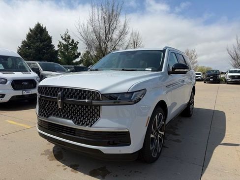 New 2026 Lincoln Navigator Reserve AWD/4WD image 9