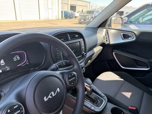 Used 2025 Kia Soul LX w/ LX Technology Package FWD image 29