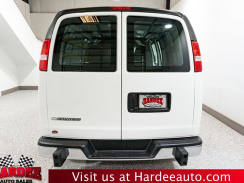 Used 2023 Chevrolet Express 2500 w/ Driver Convenience Package image 4