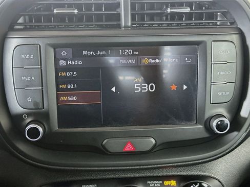 Used 2025 Kia Soul LX w/ LX Technology Package FWD image 21