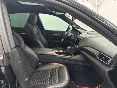 Used 2022 Maserati Levante Trofeo AWD/4WD image 26