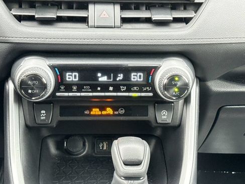 Used 2025 Toyota RAV4 XLE FWD image 16
