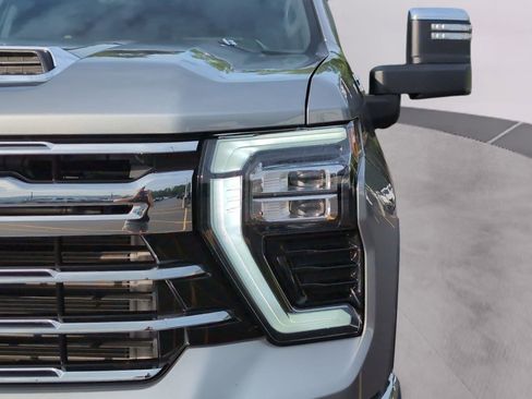 Used 2026 Chevrolet Silverado 2500 LTZ w/ LTZ Convenience Package AWD/4WD image 34