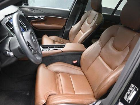 Certified 2023 Volvo XC90 T8 Ultimate w/ Protection Package Premier image 18