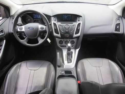 Used 2014 Ford Focus SE w/ Equipment Group 201A FWD image 12
